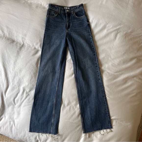 Zara Denim Jeans - Picture 2 of 4